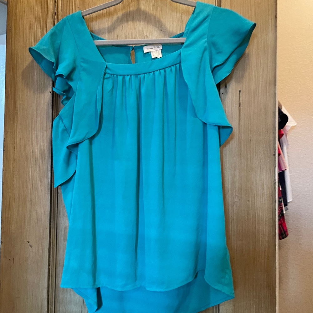 Flowy blouse with sleeves